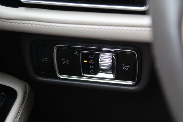 Used 2023 Lincoln Aviator Reserve w/ Elements Package Plus AWD/4WD image 22