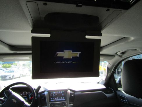 Used 2020 Chevrolet Suburban Premier AWD/4WD image 26