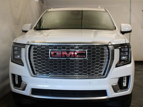 Used 2024 GMC Yukon XL Denali w/ Denali Reserve Package image 3