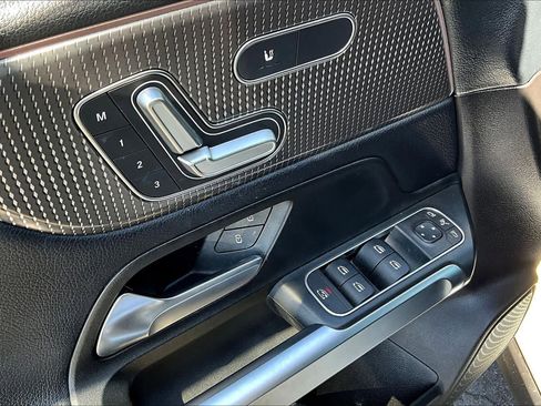 Used 2020 Mercedes-Benz GLB 250 GLB 250 image 36