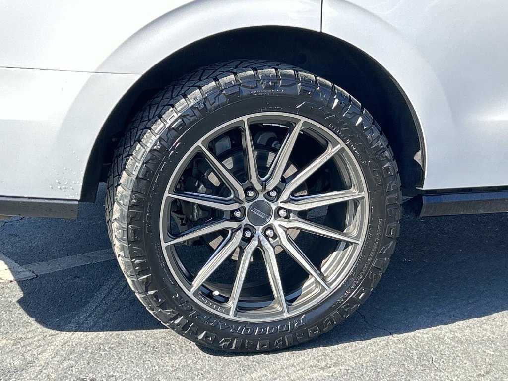 Used 2019 Ford Expedition Limited w/ Equipment Group 303A AWD/4WD image 9