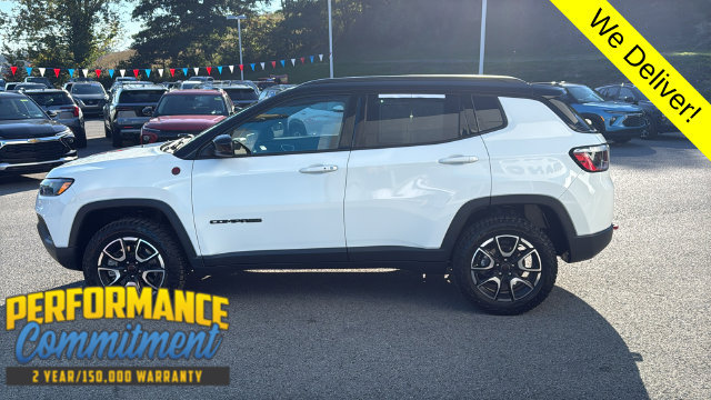 Used 2025 Jeep Compass Trailhawk AWD/4WD image 12