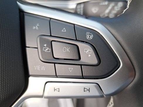 New 2026 Volkswagen Taos SE FWD image 17