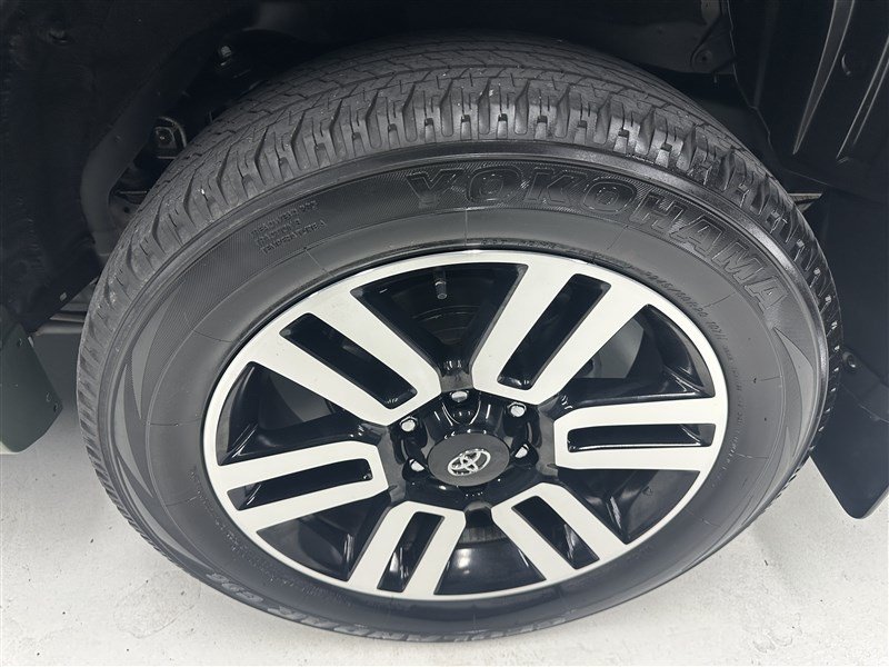 Used 2022 Toyota 4Runner Limited AWD/4WD image 16