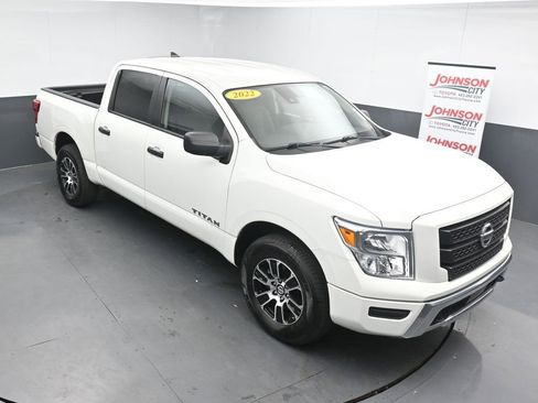 Used 2022 Nissan Titan SV image 24