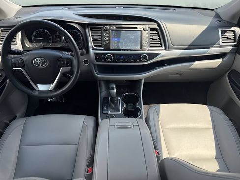 Used 2016 Toyota Highlander XLE AWD/4WD image 14