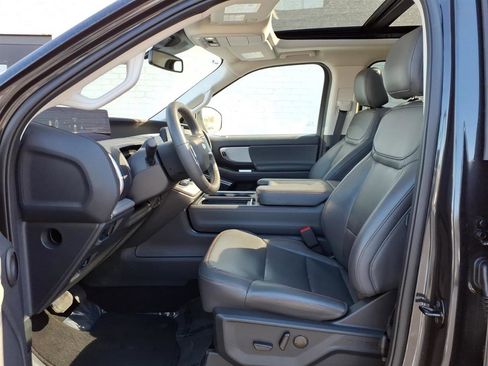 Used 2025 Ford Expedition Active image 12