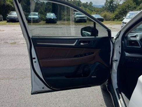 Used 2019 Subaru Outback 3.6R Touring w/ Popular Package #3A AWD/4WD image 7