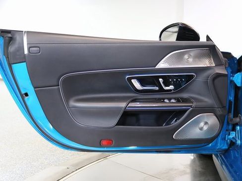 Used 2022 Mercedes-Benz SL 63 AMG 4MATIC image 19