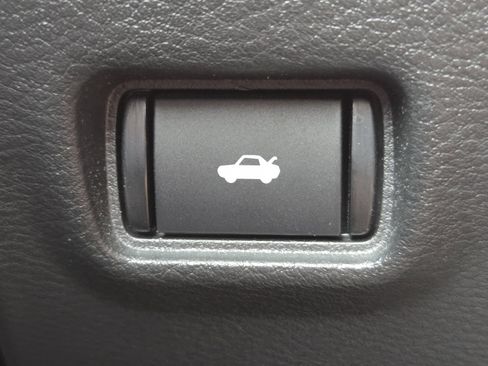 Used 2023 Nissan Sentra SV FWD image 11