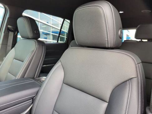 New 2027 Chevrolet Traverse LT w/ Midnight/Sport Edition AWD/4WD image 11