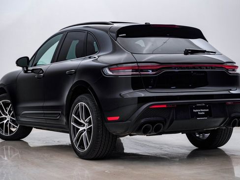 Certified 2025 Porsche Macan image 3