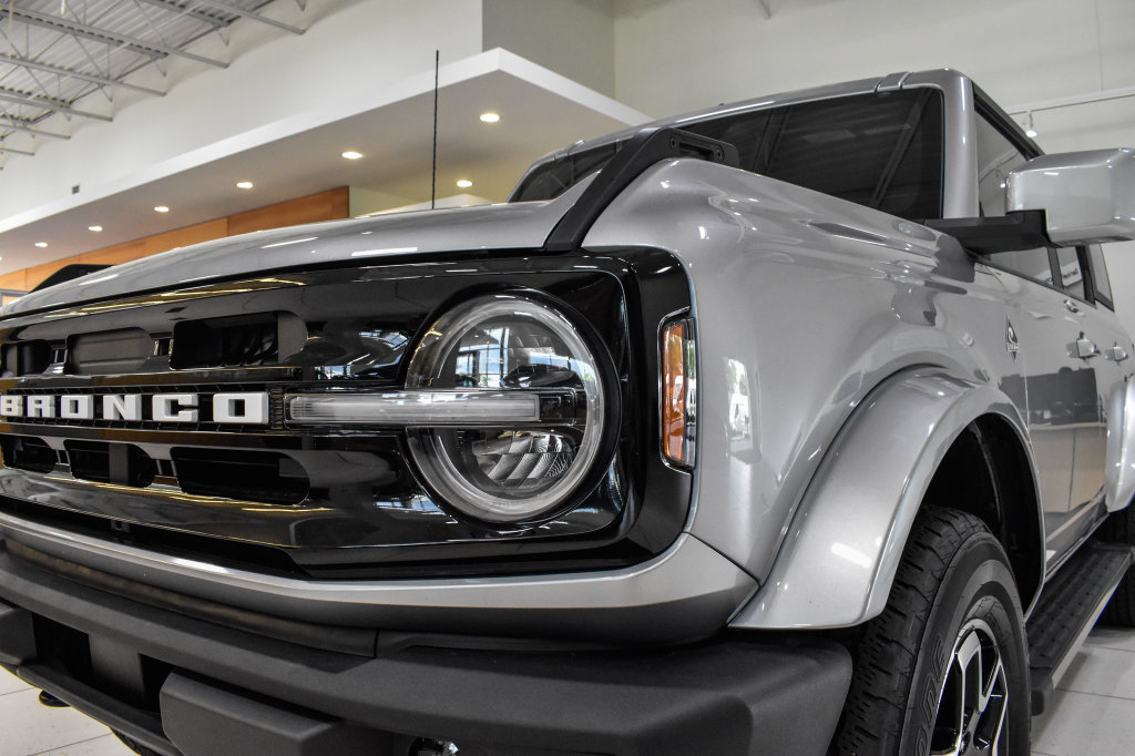 Used 2023 Ford Bronco Outer Banks AWD/4WD image 10
