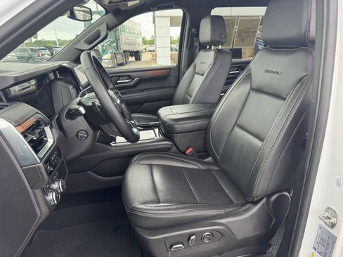Used 2025 GMC Yukon Denali AWD/4WD image 28