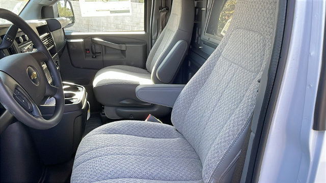 New 2026 Chevrolet Express 2500 Extended w/ Communications Package RWD image 15