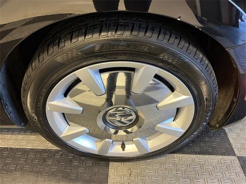 Used 2015 Volkswagen Beetle 1.8T image 9