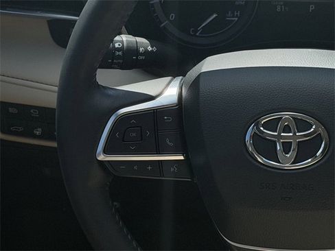 Used 2020 Toyota Highlander Limited image 12