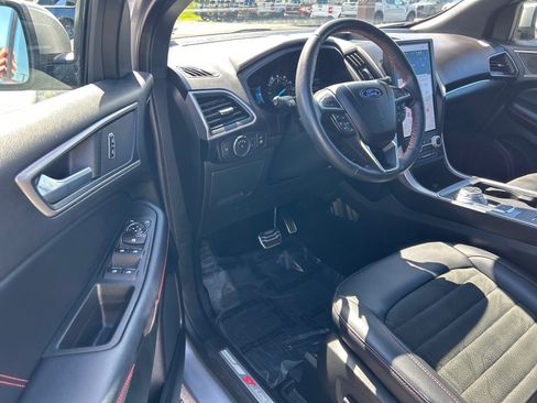 Used 2022 Ford Edge ST-Line w/ Class II Trailer Tow Package AWD/4WD image 6