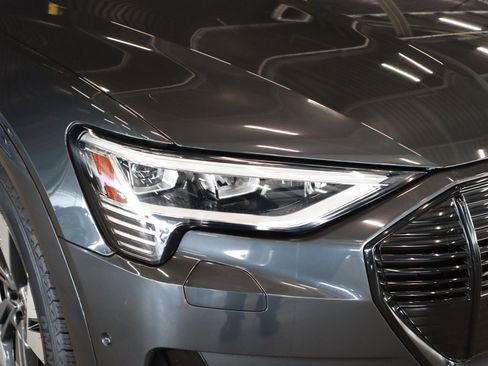 Used 2021 Audi e-tron Premium w/ Convenience Plus Package image 26