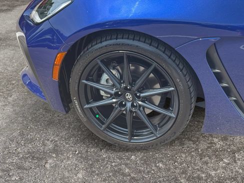 Used 2025 Toyota GR86 Premium w/ ALL Weather Mat Package (TMS) RWD image 13