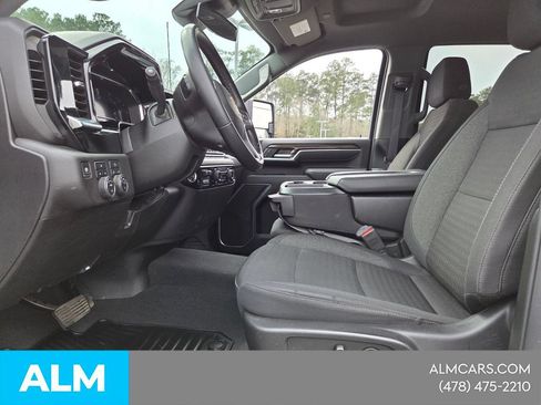 Used 2025 Chevrolet Silverado 2500 LT w/ Convenience Package AWD/4WD image 4