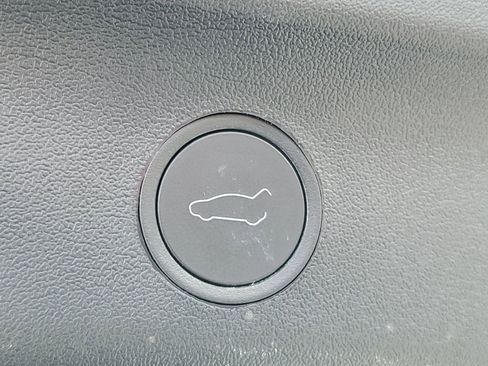 Used 2025 Tesla Model Y Long Range image 9