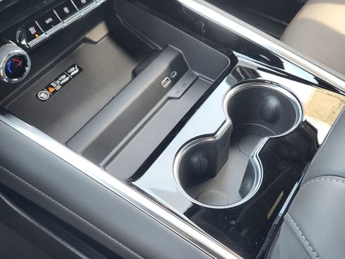 New 2026 Chevrolet Suburban LT w/ Comfort Package image 19