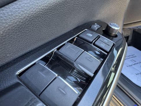 Used 2026 Toyota Crown Platinum image 31