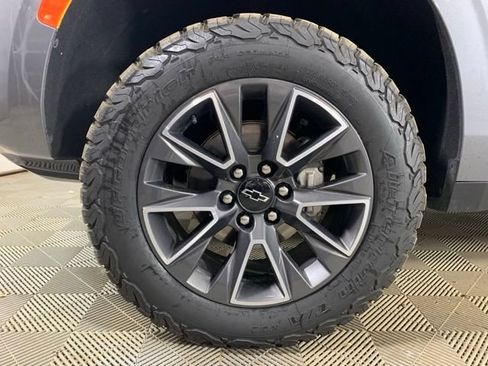 Used 2021 Chevrolet Tahoe Z71 w/ Luxury Package AWD/4WD image 38