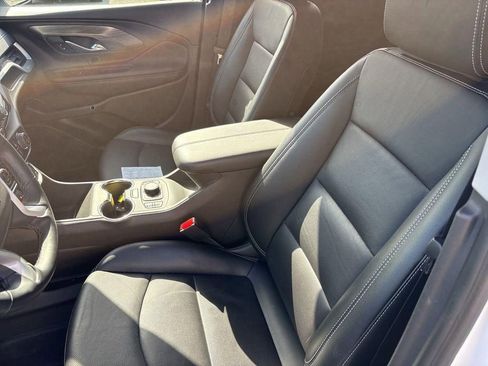 Used 2024 GMC Terrain SLT w/ Tech Package image 12