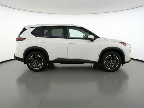 Used 2025 Nissan Rogue SV FWD image 11