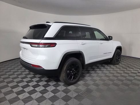 New 2026 Jeep Grand Cherokee Altitude RWD image 5