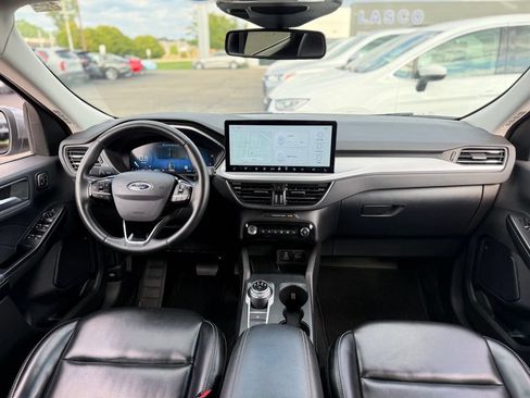 Used 2024 Ford Escape Platinum AWD/4WD image 2