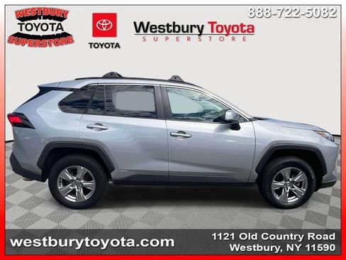 Used 2022 Toyota RAV4 XLE w/ Convenience Package AWD/4WD image 6