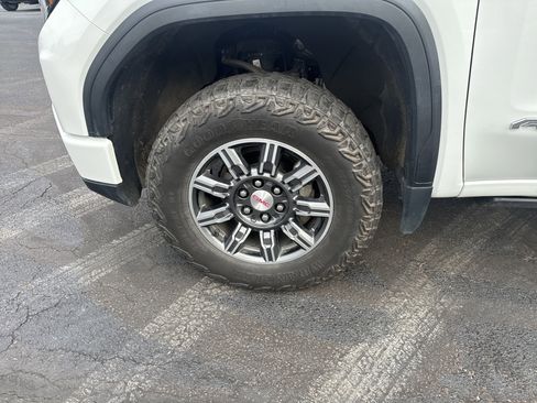 Used 2024 GMC Sierra 1500 AT4 w/ AT4 Preferred Package image 11