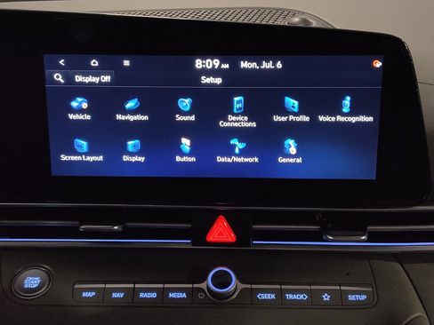 Used 2025 Hyundai Elantra SEL FWD image 25