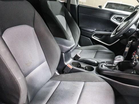 Used 2023 Kia Soul LX FWD image 16