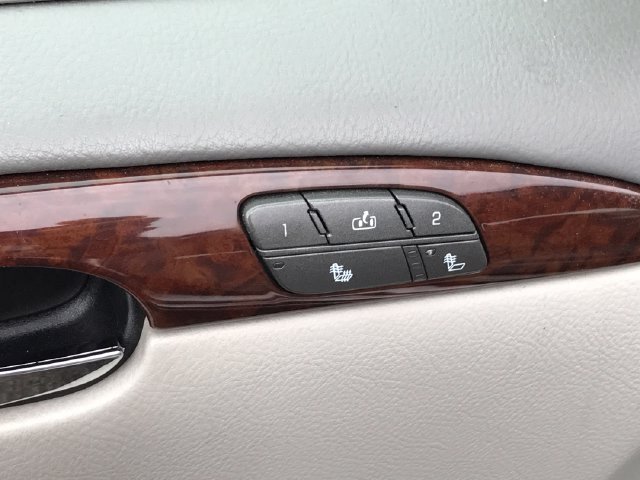 Used 2011 Buick Lucerne CXL w/ Driver Confidence Package FWD image 5