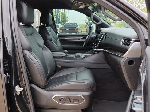 Used 2023 Jeep Wagoneer 4WD image 43