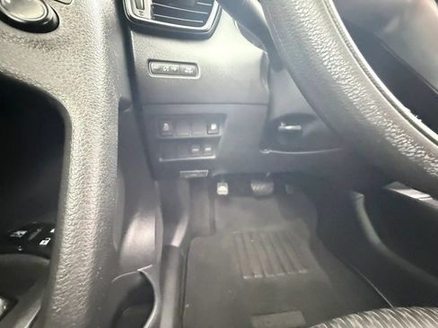 Used 2018 Nissan Rogue S FWD image 20