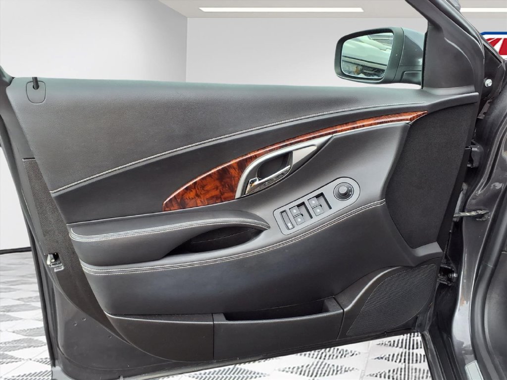 Used 2013 Buick LaCrosse Leather FWD image 11