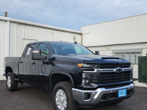 New 2025 Chevrolet Silverado 2500 LT w/ Safety Package AWD/4WD image 7