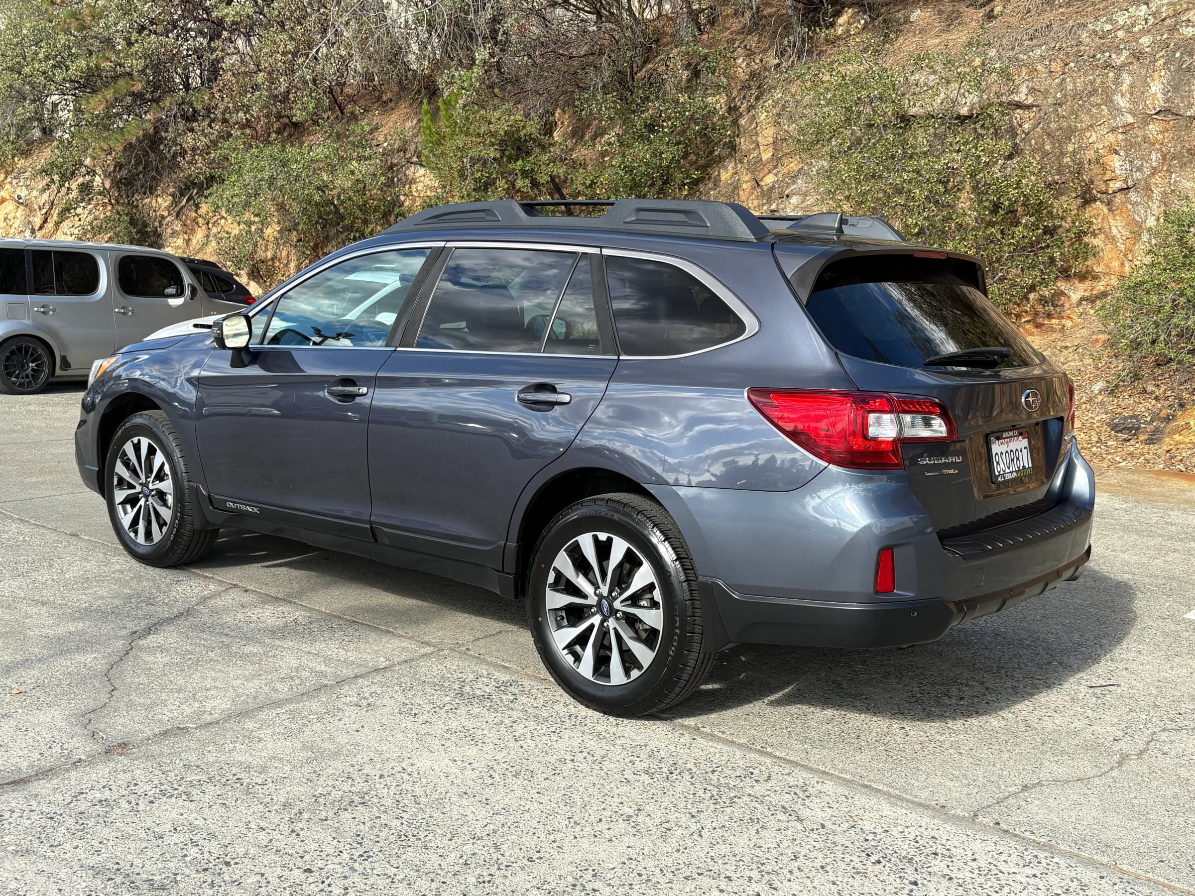 Used 2017 Subaru Outback 3.6R Limited AWD/4WD image 3