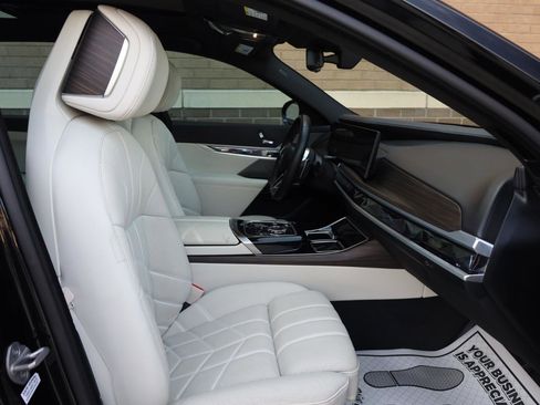 Used 2023 BMW 740i RWD image 30