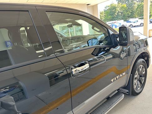 Used 2023 Nissan Titan Platinum Reserve w/ Moonroof Package AWD/4WD image 9