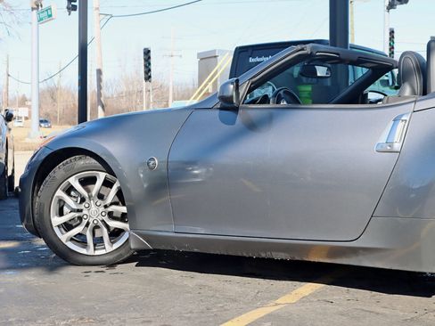 Used 2013 Nissan 370Z Touring RWD image 14