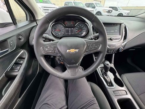 Used 2017 Chevrolet Cruze LT w/ Convenience Package image 32