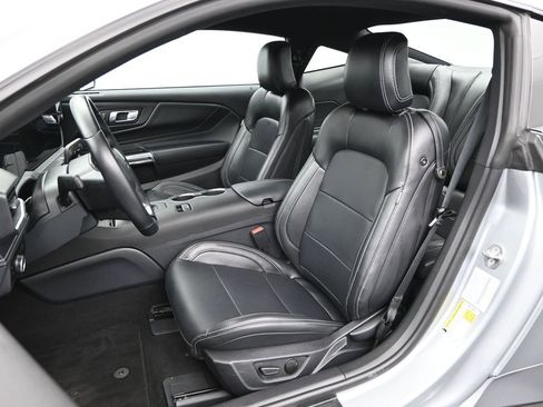 Used 2025 Ford Mustang Premium image 11