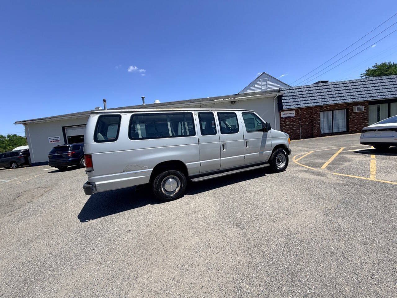 Used 2006 Ford E-350 and Econoline 350 XL RWD image 29