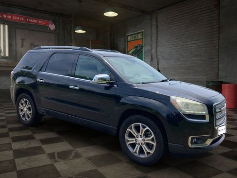 Used 2016 GMC Acadia SLT FWD image 2